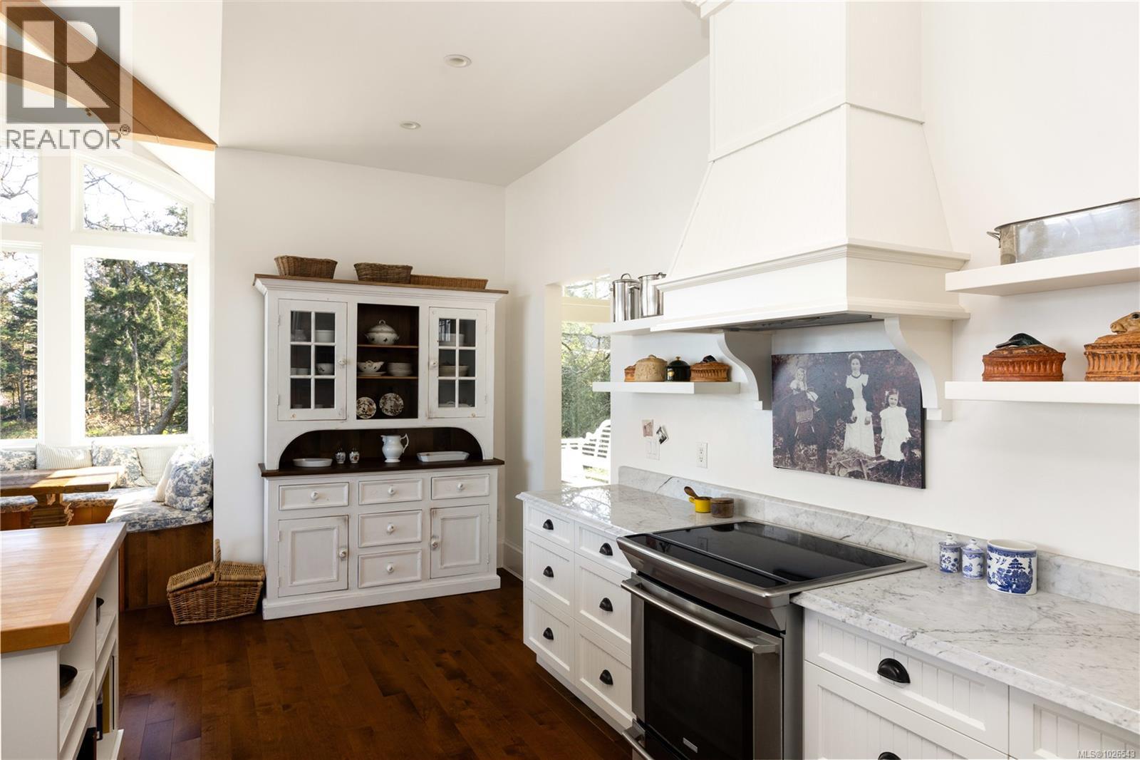  2600 Queenswood Drive, Saanich