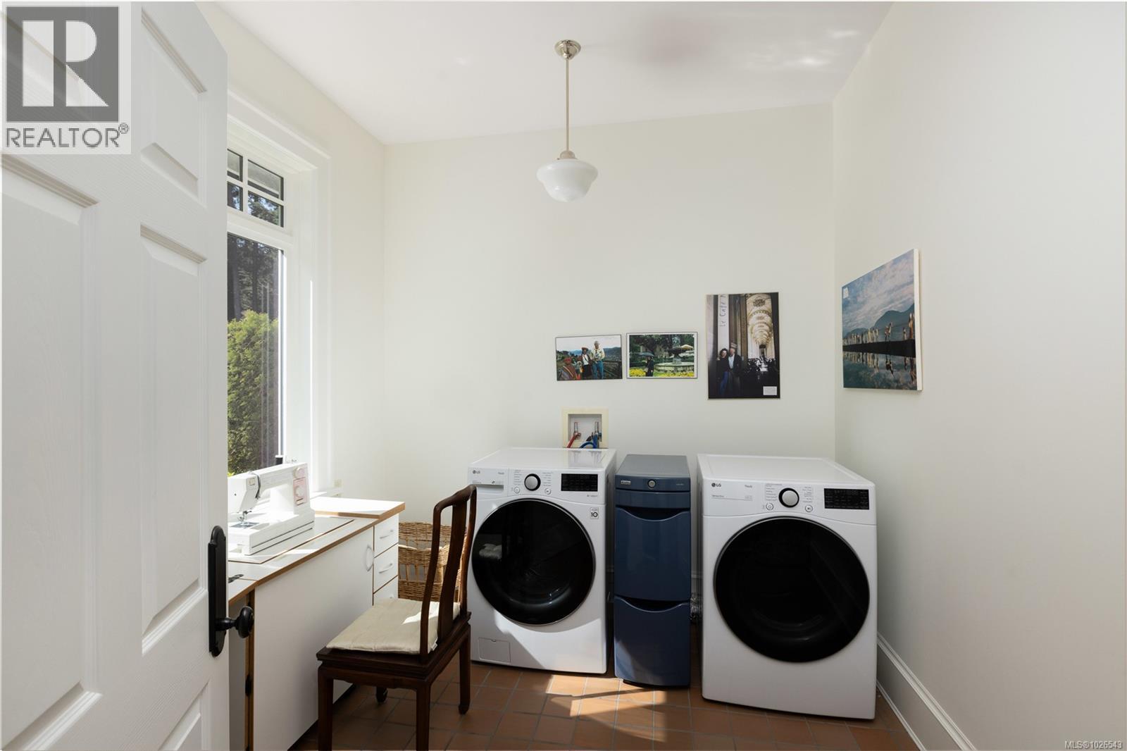  2600 Queenswood Drive, Saanich