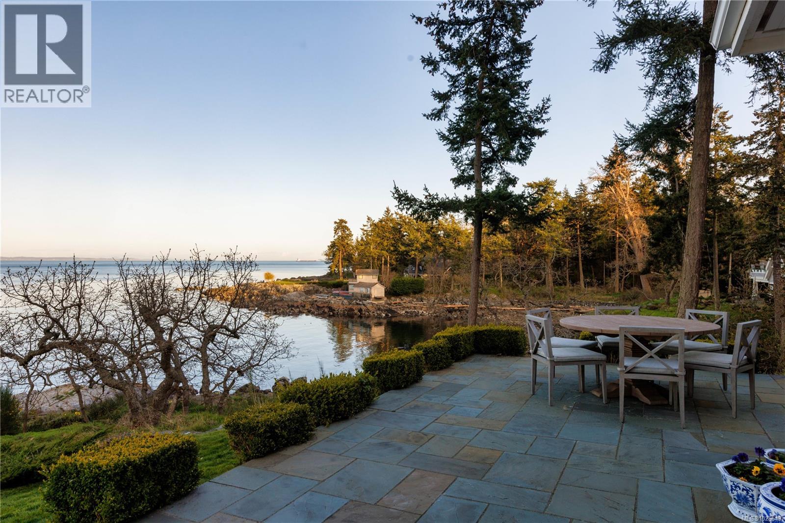  2600 Queenswood Drive, Saanich