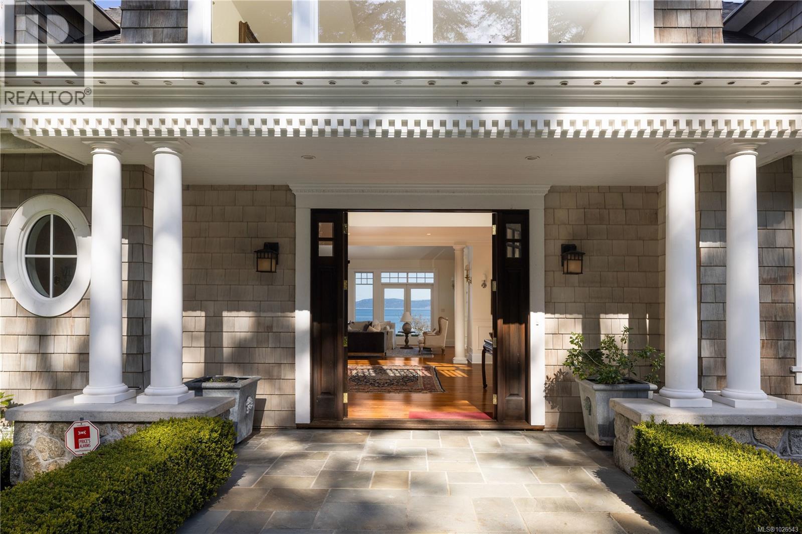  2600 Queenswood Drive, Saanich