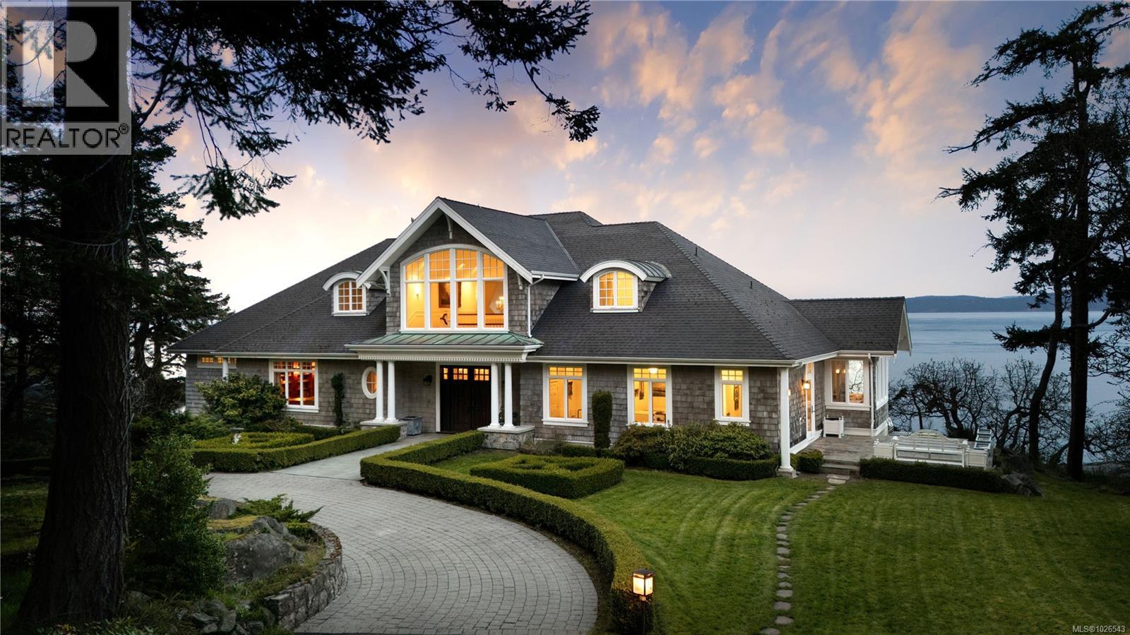  2600 Queenswood Drive, Saanich