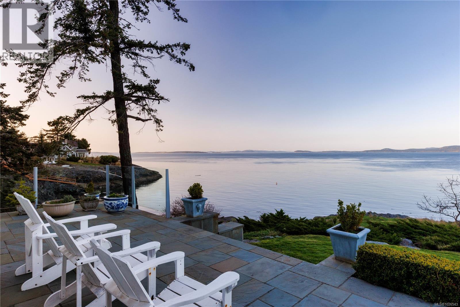  2600 Queenswood Drive, Saanich