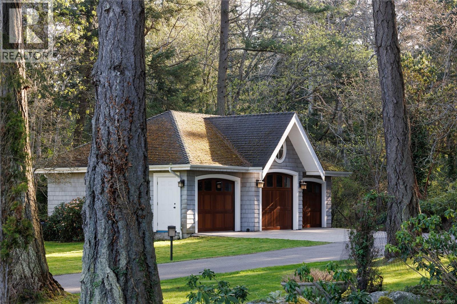  2600 Queenswood Drive, Saanich