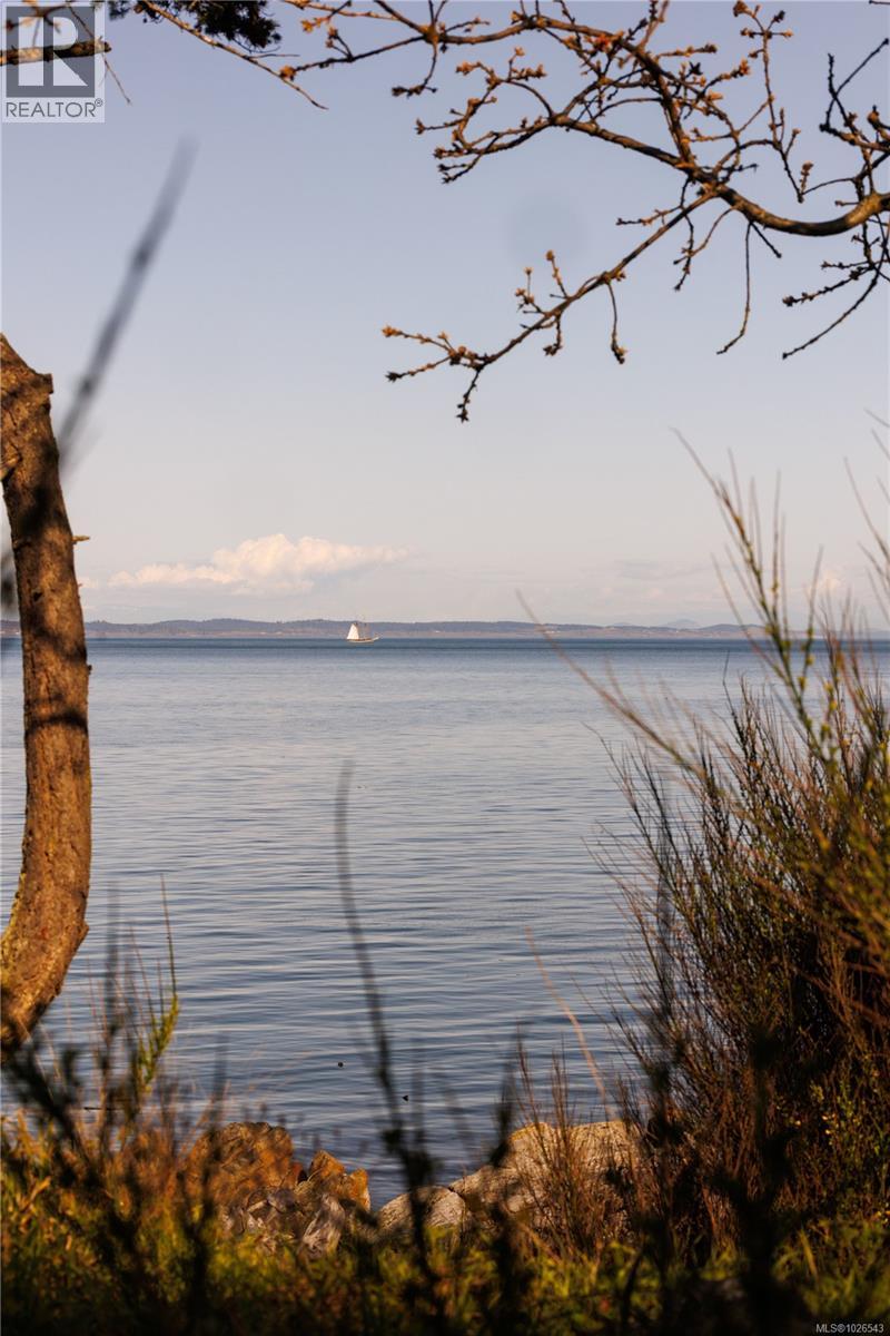  2600 Queenswood Drive, Saanich