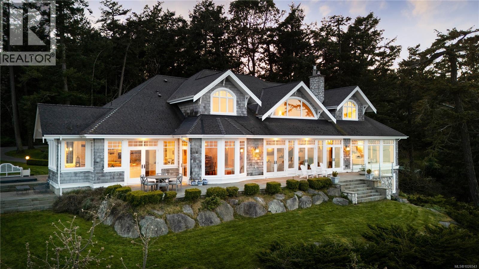  2600 Queenswood Drive, Saanich