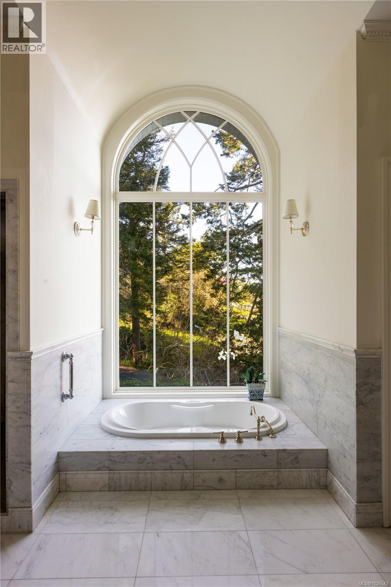  2600 Queenswood Drive, Saanich