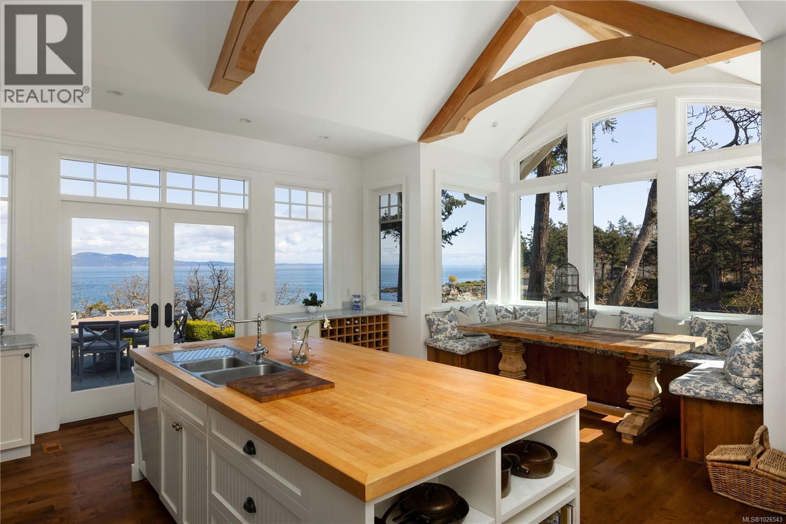  2600 Queenswood Drive, Saanich