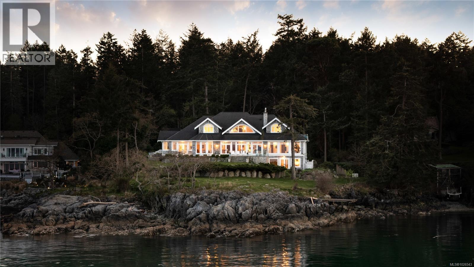  2600 Queenswood Drive, Saanich