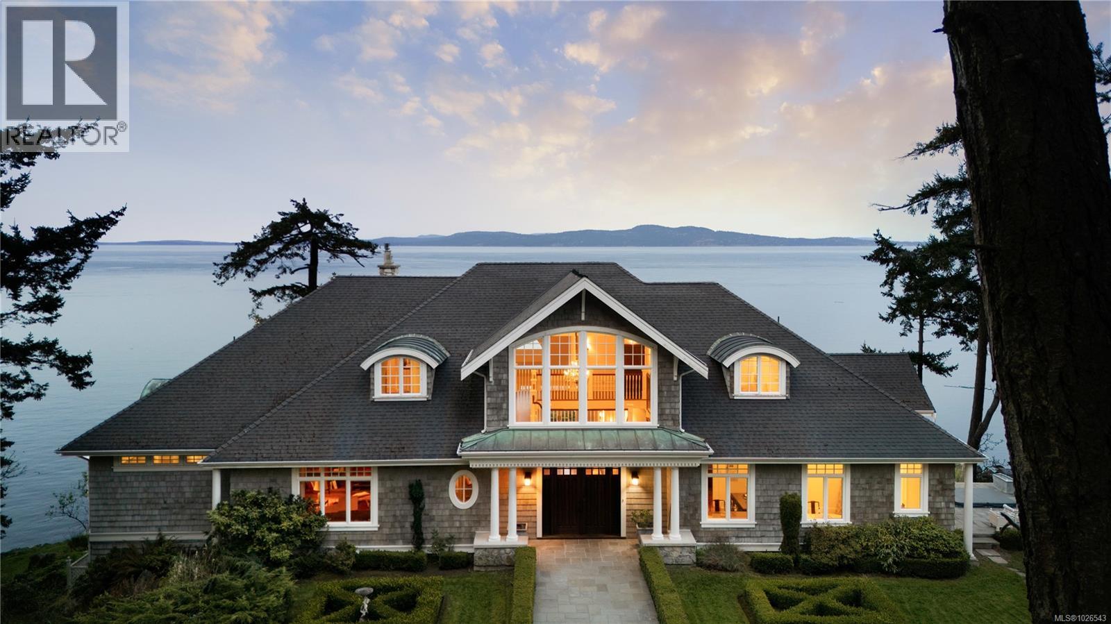  2600 Queenswood Drive, Saanich