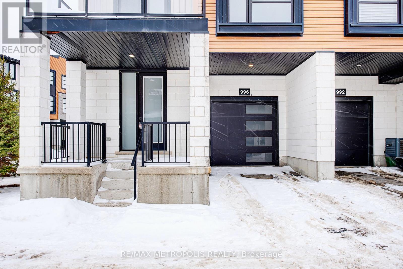 996 - 996 WEST VILLAGE SQUARE - Photo 4 of 38, London North (North M), Ontario