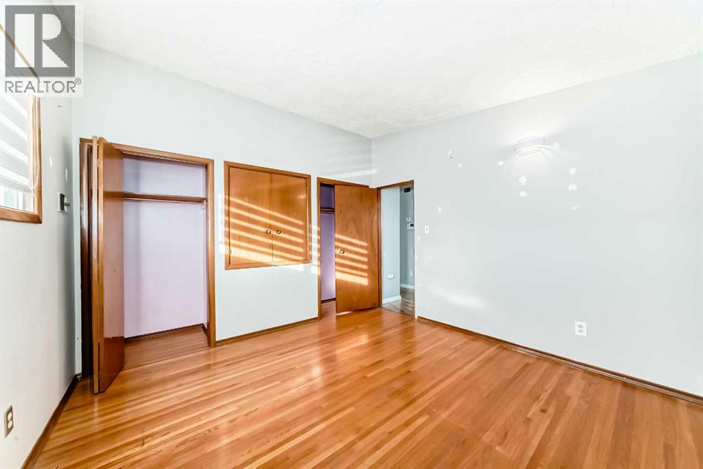 Single Family House Bi-level for Sale in  Millar Road NE Mayland Heights Calgary 