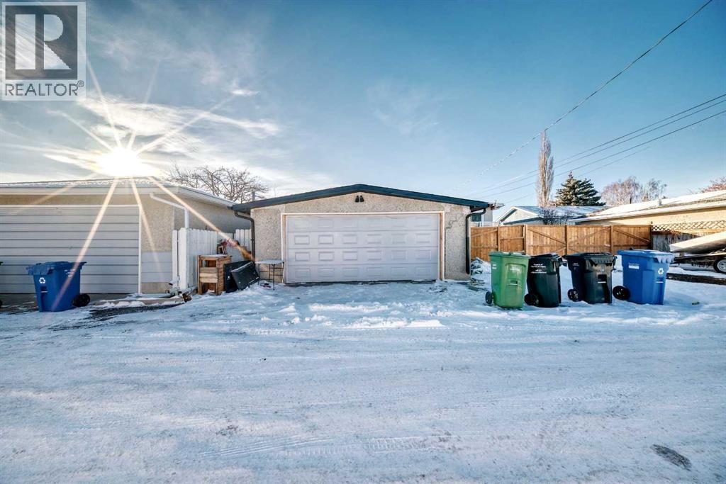 Single Family House Bi-level for Sale in  Millar Road NE Mayland Heights Calgary 
