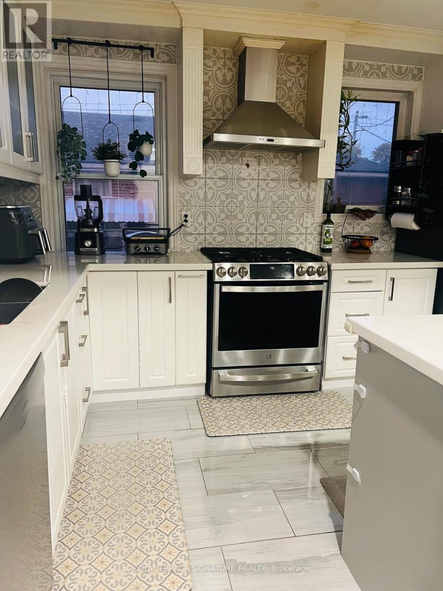 30 GENTIAN DRIVE - Photo 3 of 15, Toronto (Eringate-Centennial-West Deane), Ontario