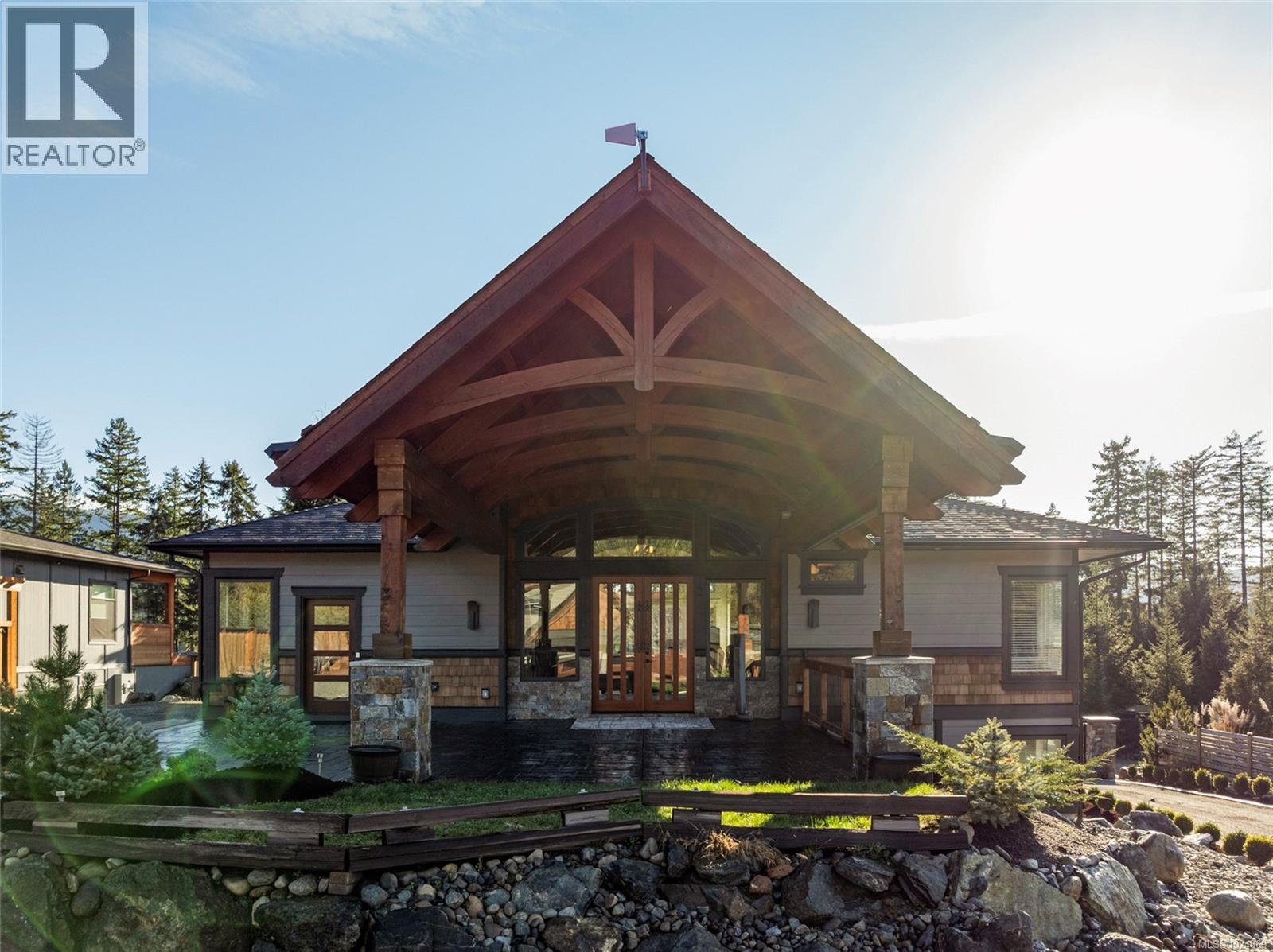 7343 Lakefront Pl, Lake Cowichan