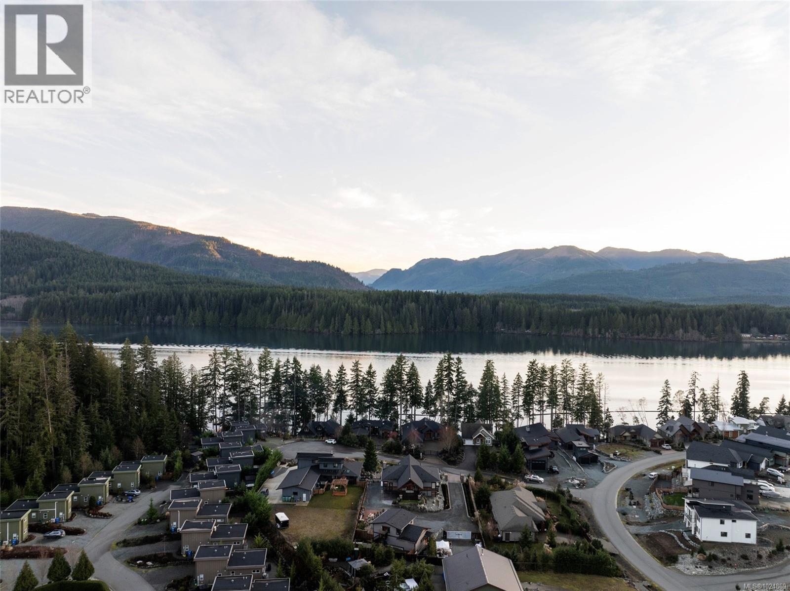 7343 Lakefront Pl, Lake Cowichan