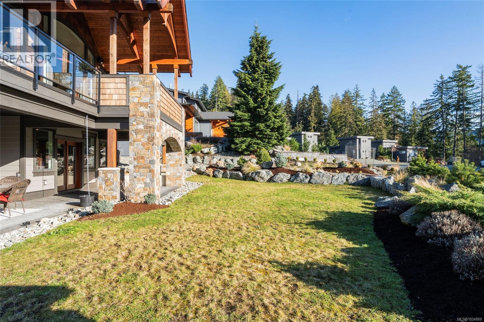 7343 Lakefront Pl, Lake Cowichan