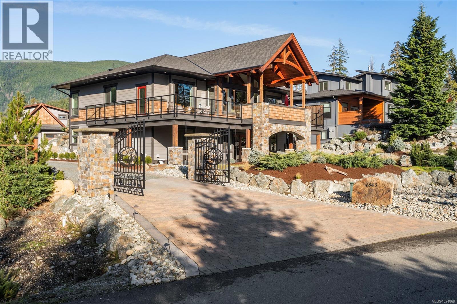 7343 Lakefront Pl, Lake Cowichan