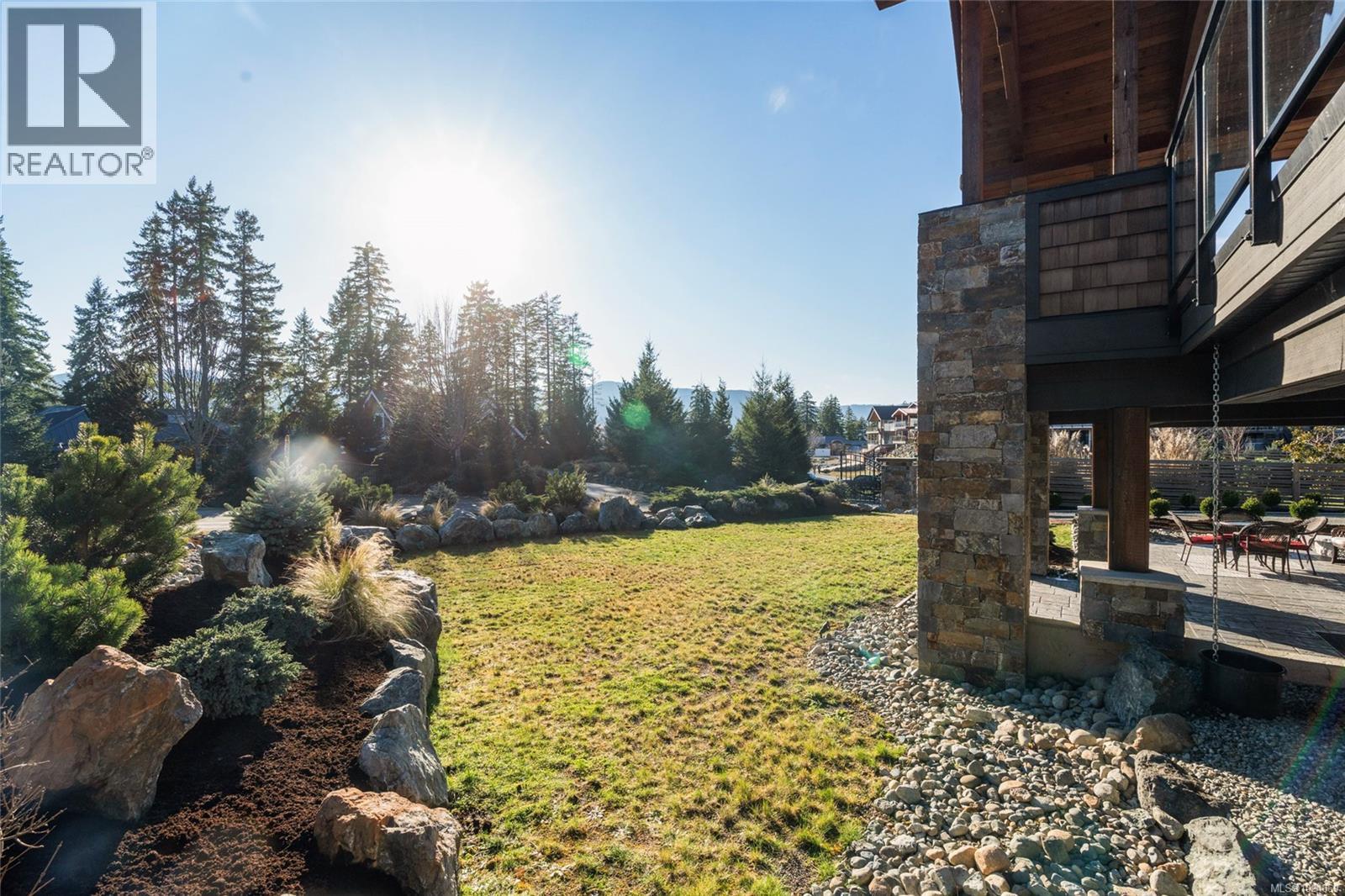 7343 Lakefront Pl, Lake Cowichan