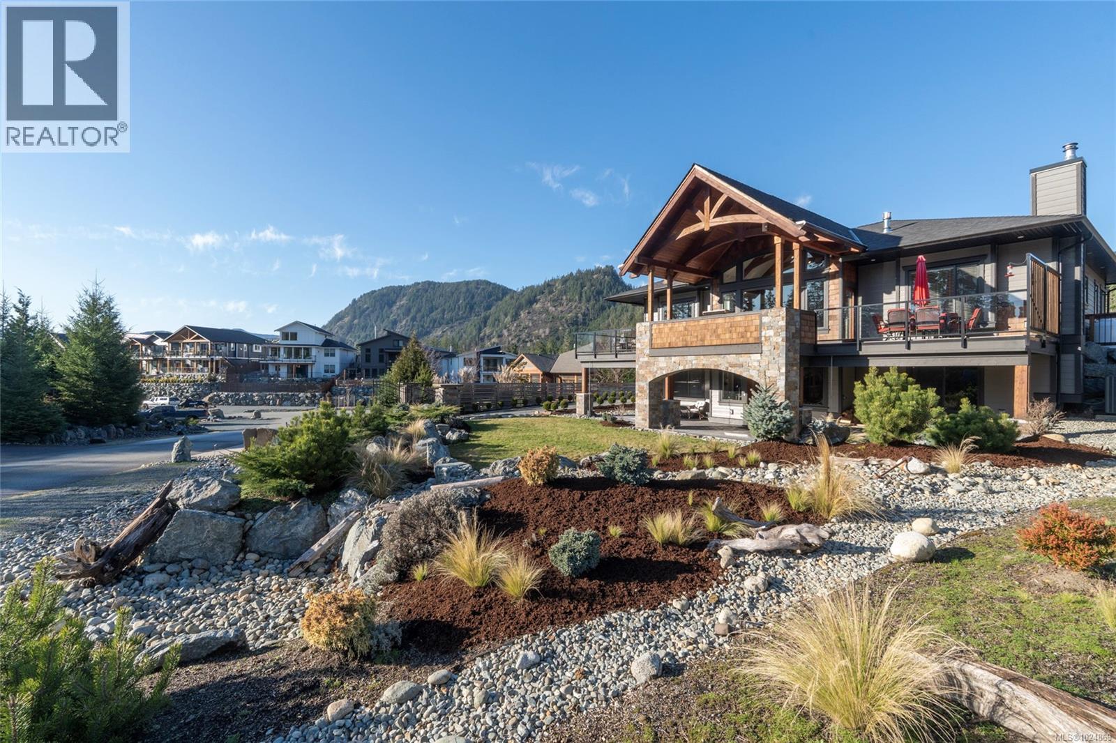7343 Lakefront Pl, Lake Cowichan