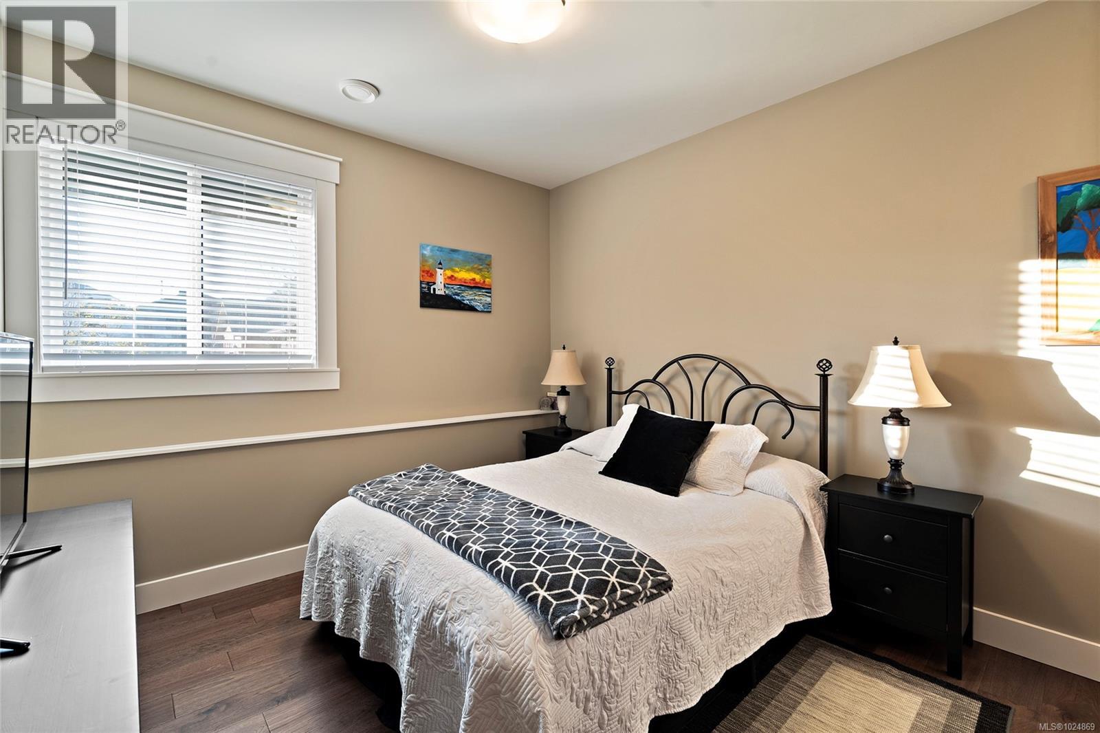 7343 Lakefront Pl, Lake Cowichan