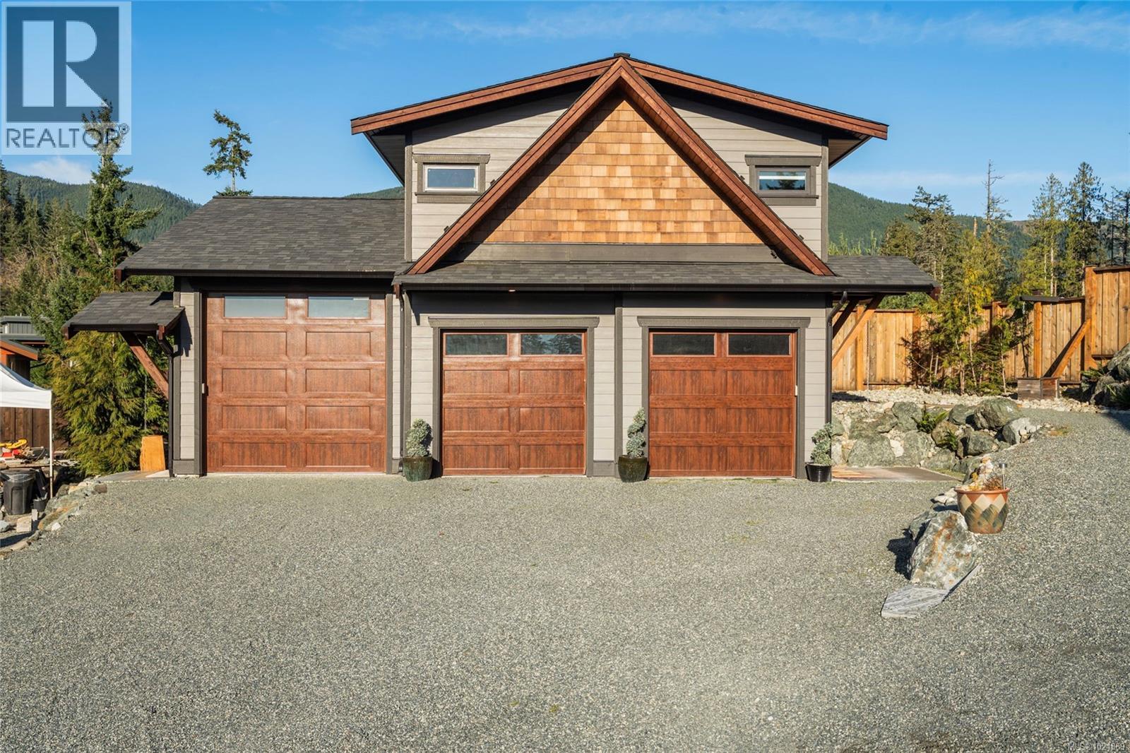 7343 Lakefront Pl, Lake Cowichan