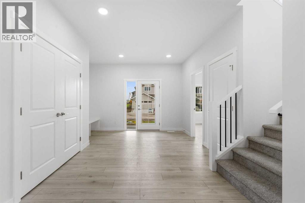 142 Sunstone Way - Photo 2 of 42, Balzac, Alberta