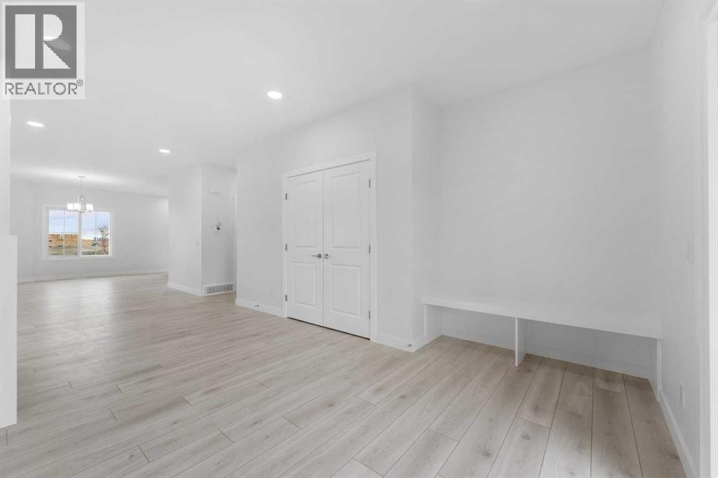 142 Sunstone Way - Photo 4 of 42, Balzac, Alberta