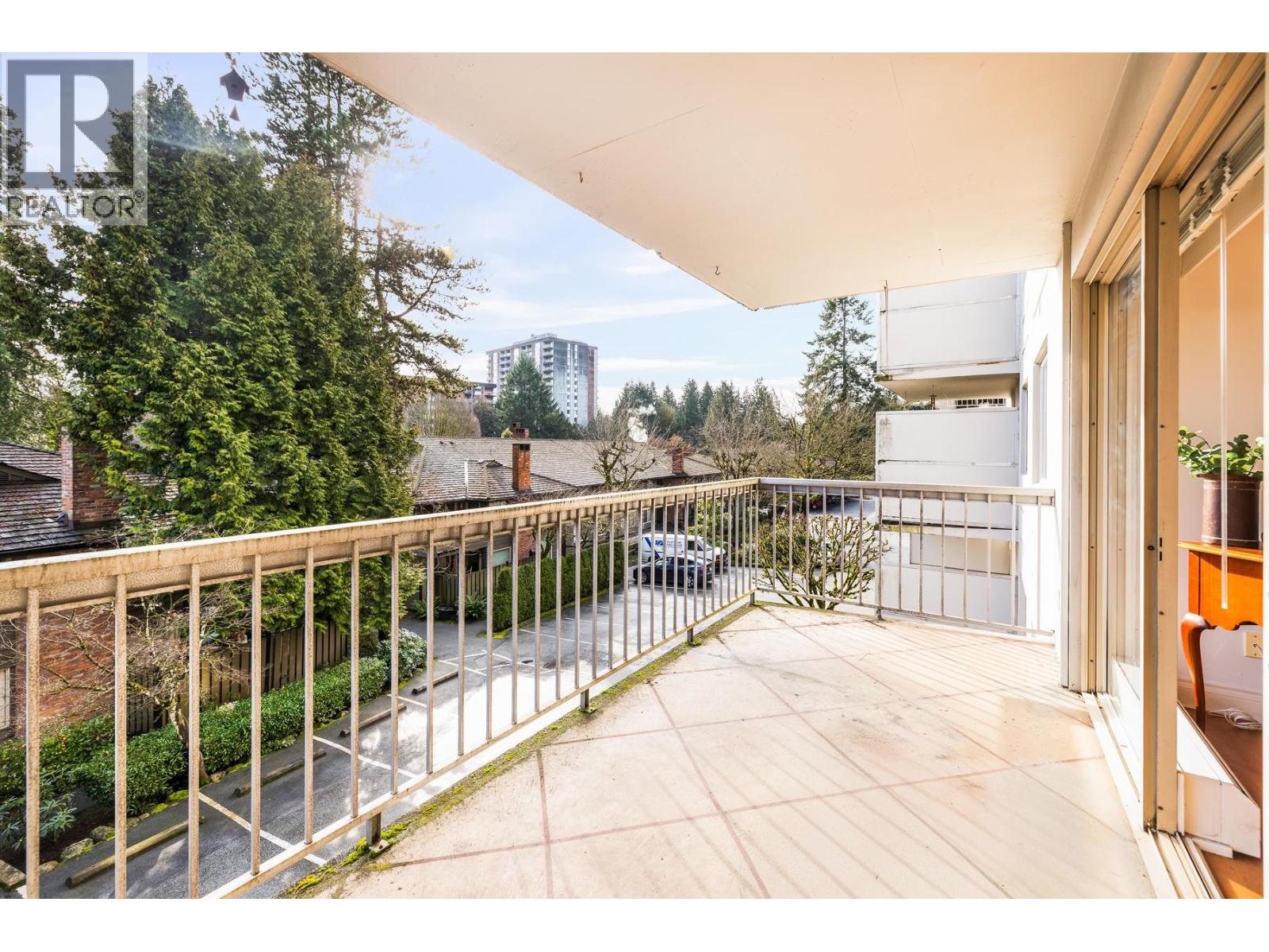 1226 235 KEITH ROAD, West Vancouver