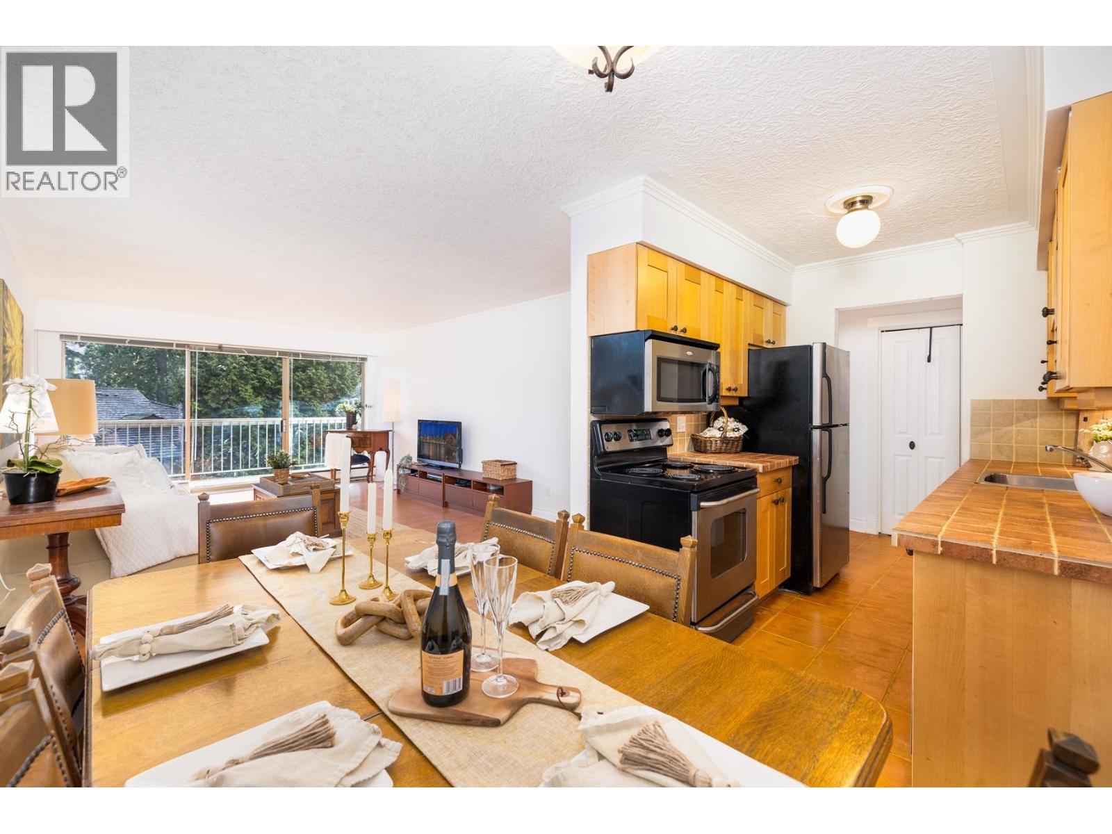 1226 235 KEITH ROAD, West Vancouver