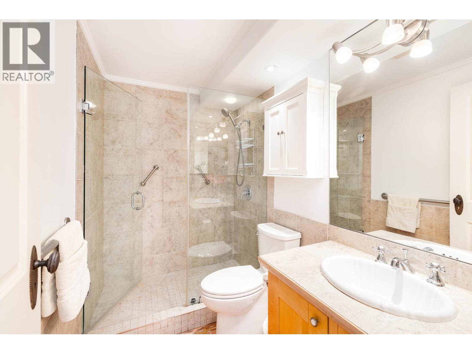 1226 235 KEITH ROAD, West Vancouver