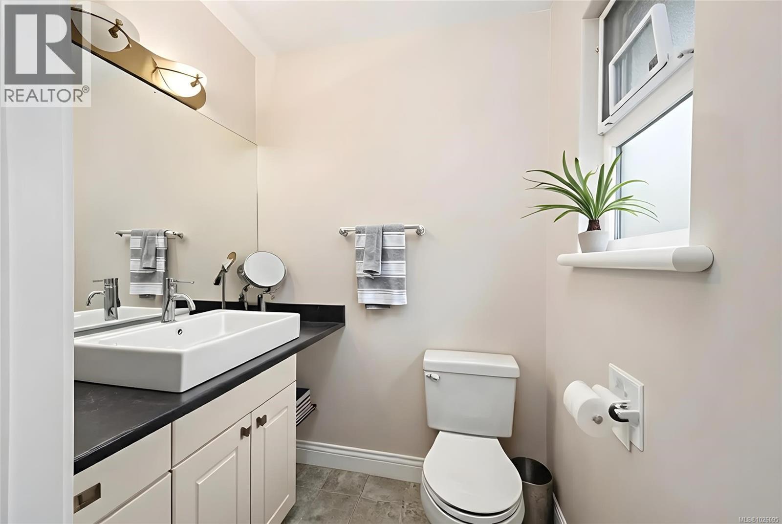 321 Wireless Rd, Comox