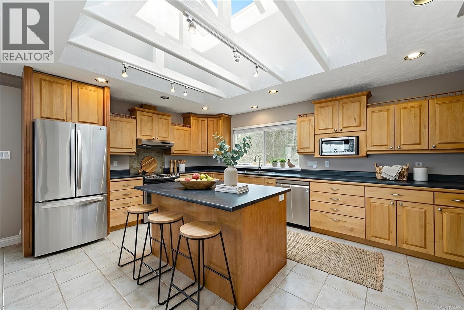 321 Wireless Rd, Comox