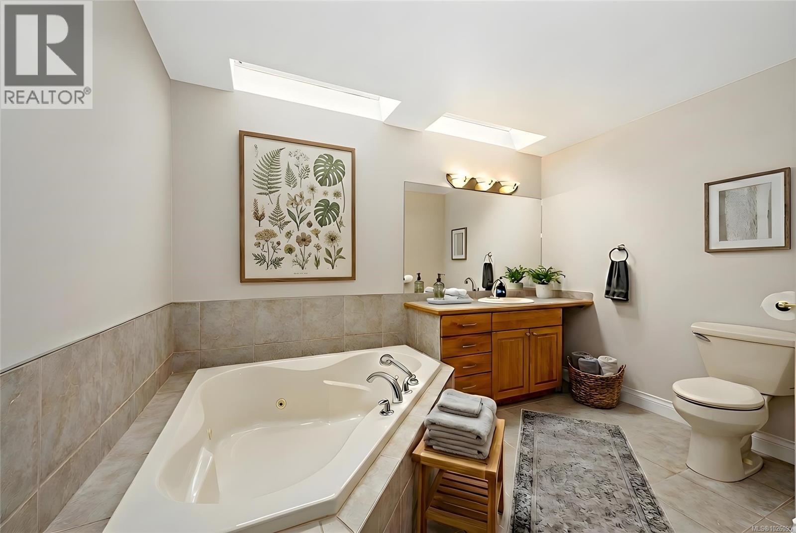 321 Wireless Rd, Comox