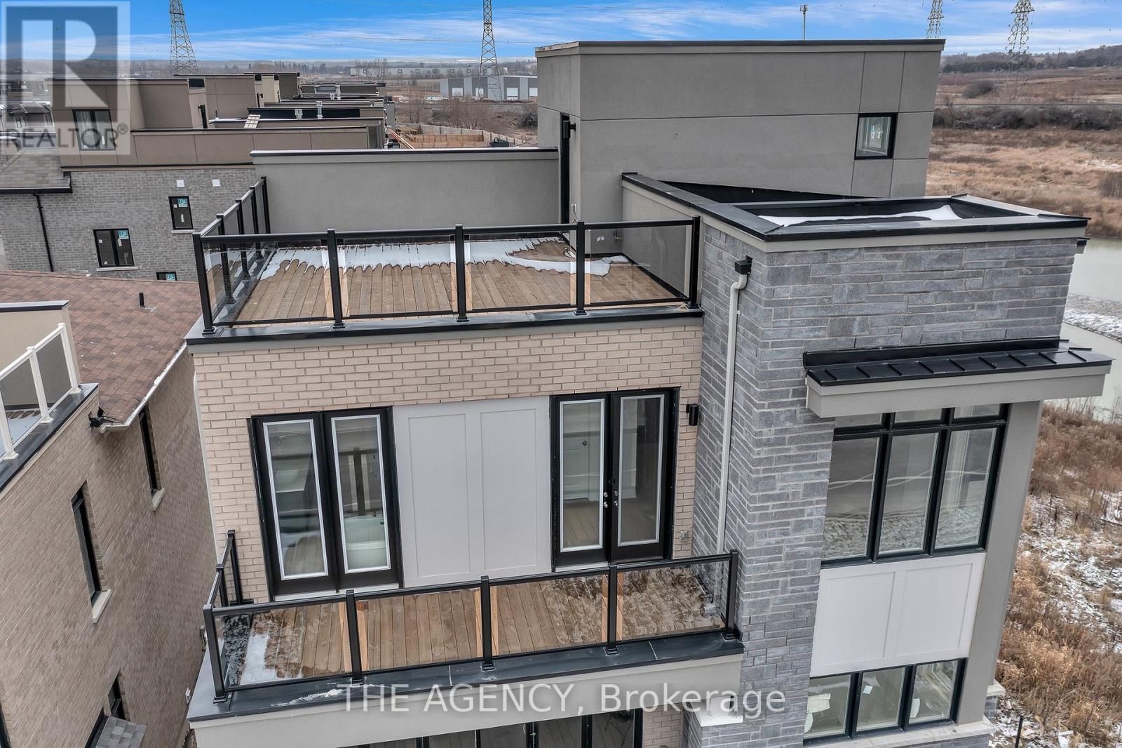 275 Port Darlington photo 3