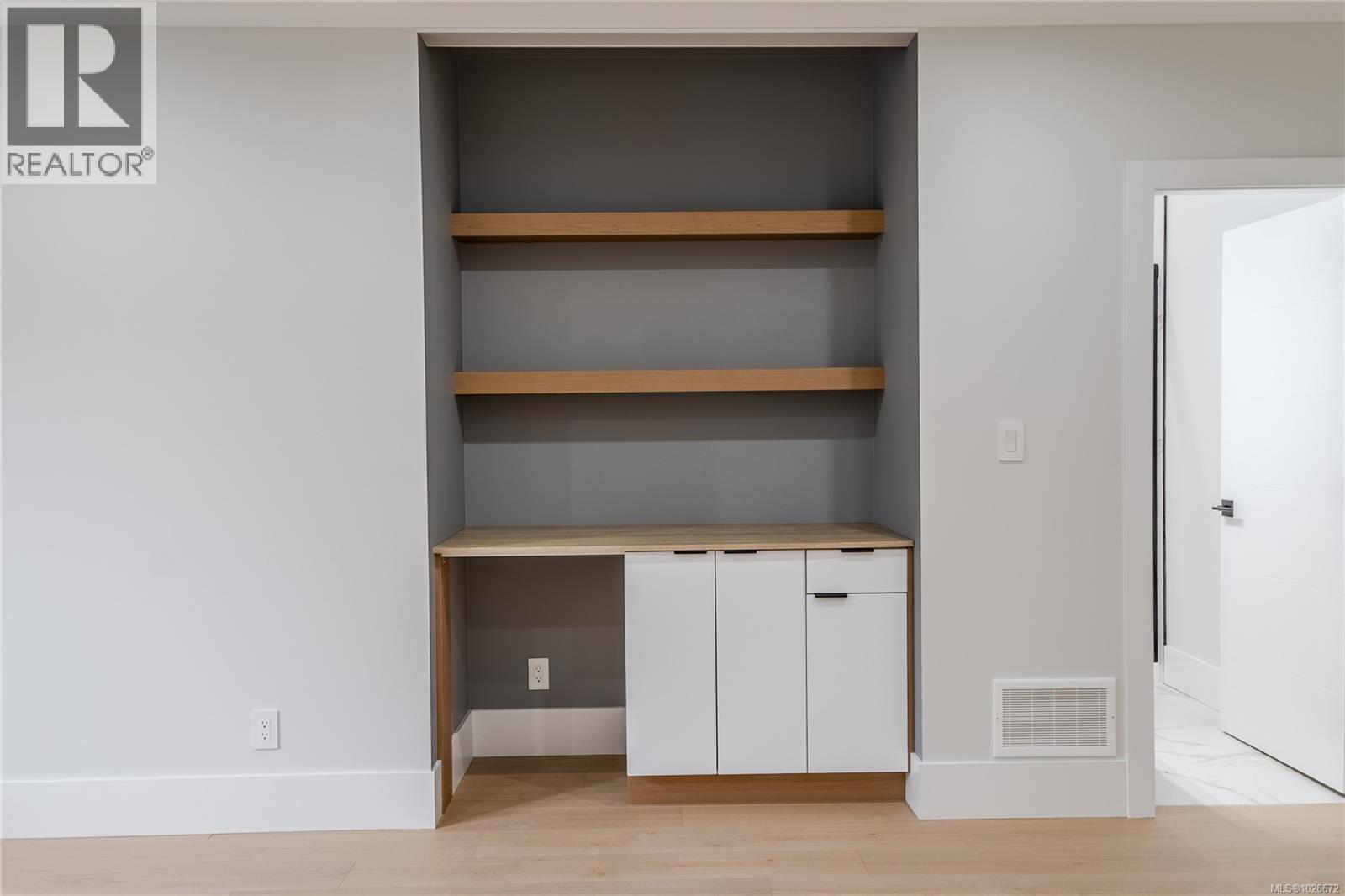 114 ABALONE PL S - 57