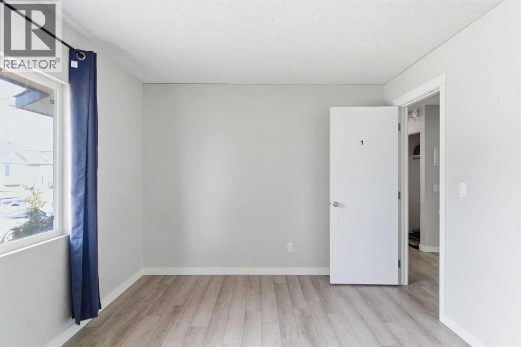 Single Family House Bi-level for Sale in   Avenue NE Marlborough Calgary 