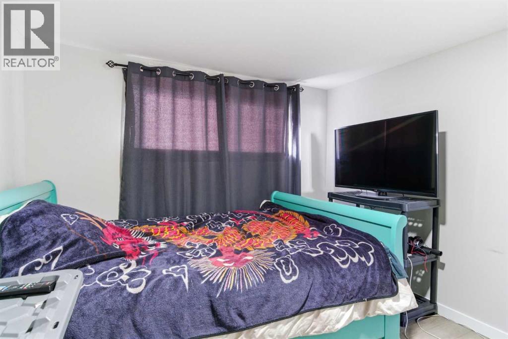 Single Family House Bi-level for Sale in   Avenue NE Marlborough Calgary 