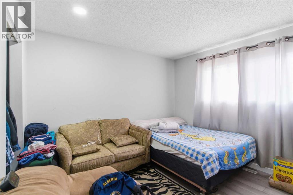 Single Family House Bi-level for Sale in   Avenue NE Marlborough Calgary 