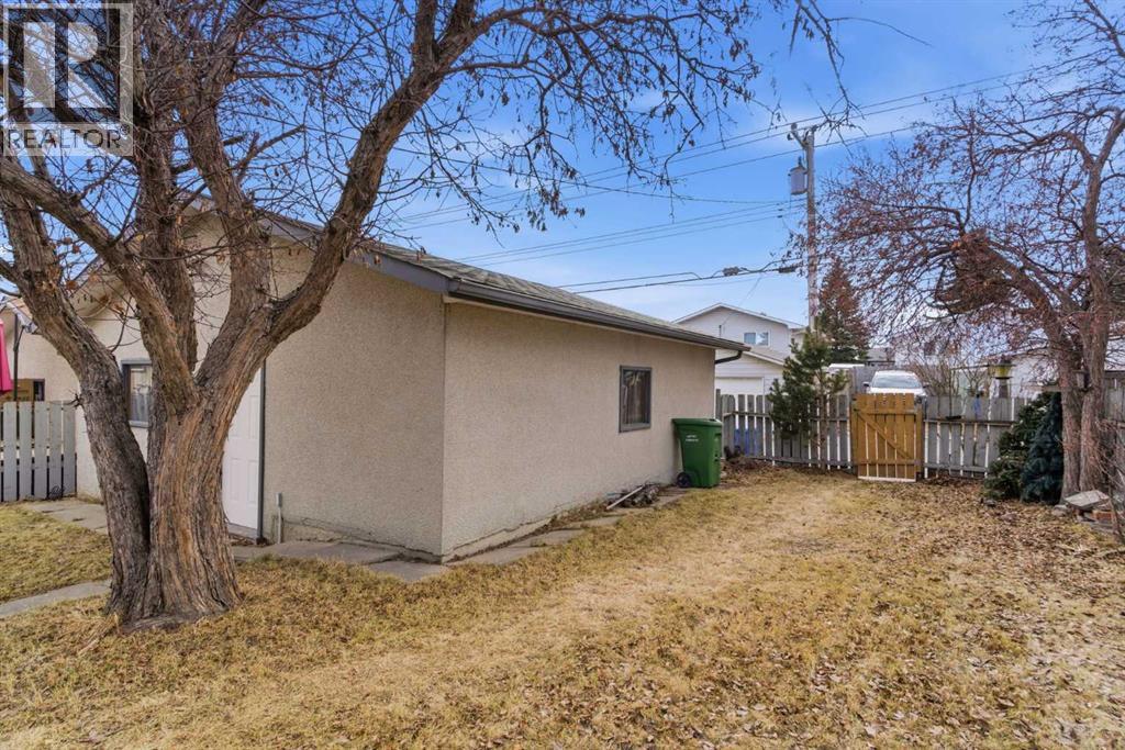 Single Family House Bi-level for Sale in   Avenue NE Marlborough Calgary 