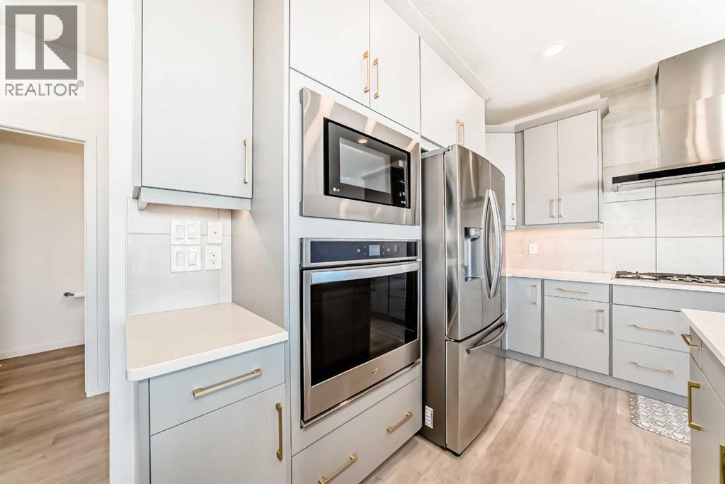 Single Family House for Sale in  Crestmont Drive SW Crestmont Calgary 