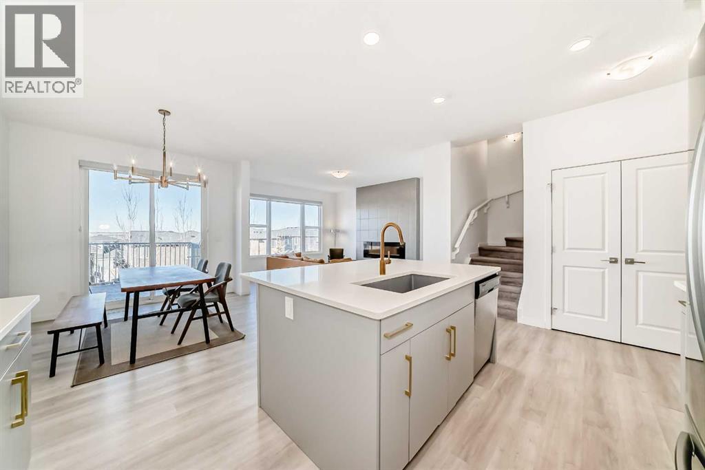 Single Family House for Sale in  Crestmont Drive SW Crestmont Calgary 