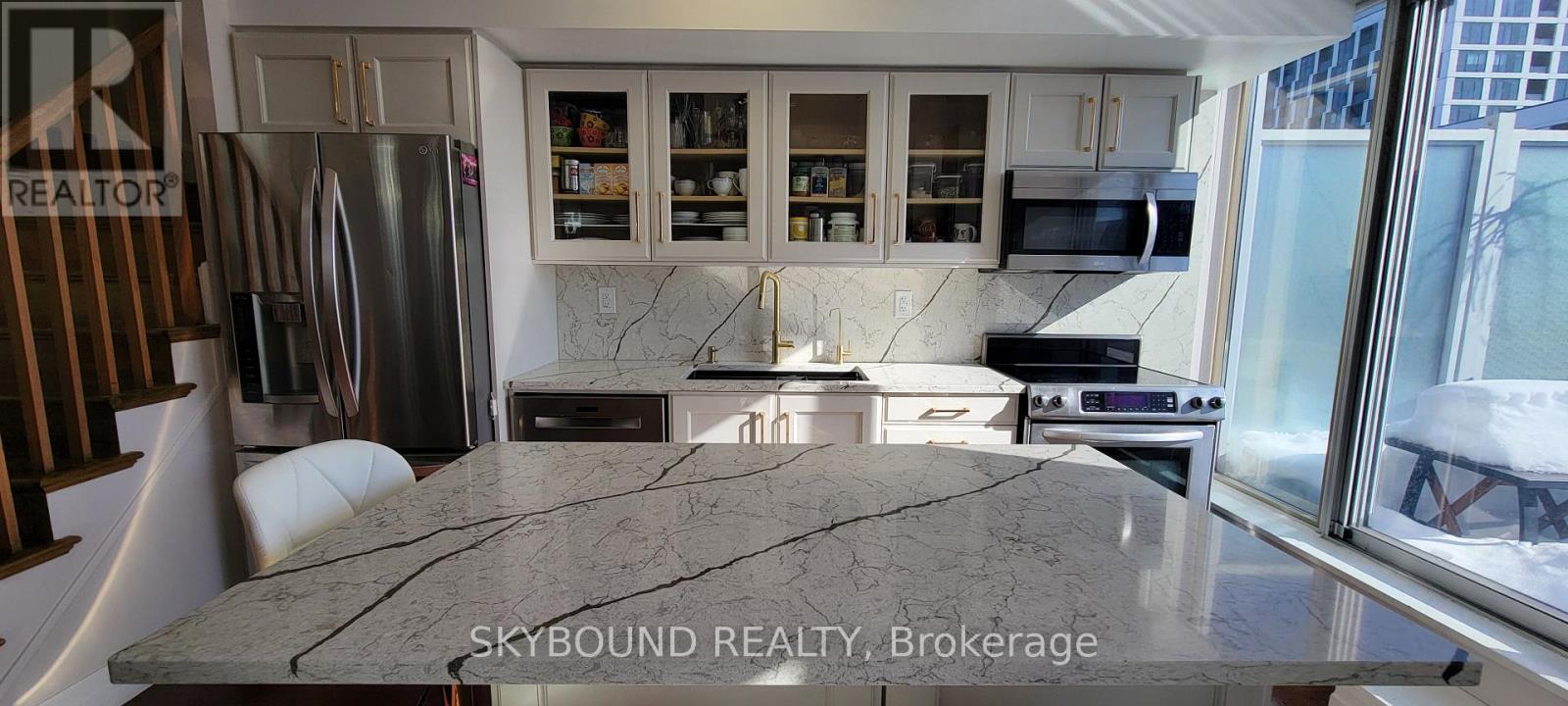 919 - 1040 THE QUEENSWAY - Photo 2 of 39, Toronto (Islington-City Centre West), Ontario