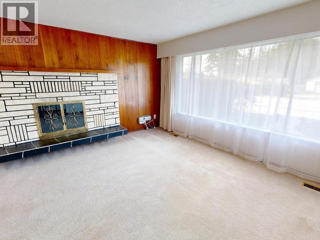 5044 MANSON AVE, Powell River