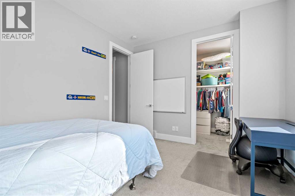 Single Family House for Sale in   Avenue NE Renfrew Calgary 