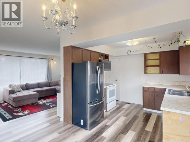 6635 DRAKE STREET, Powell River