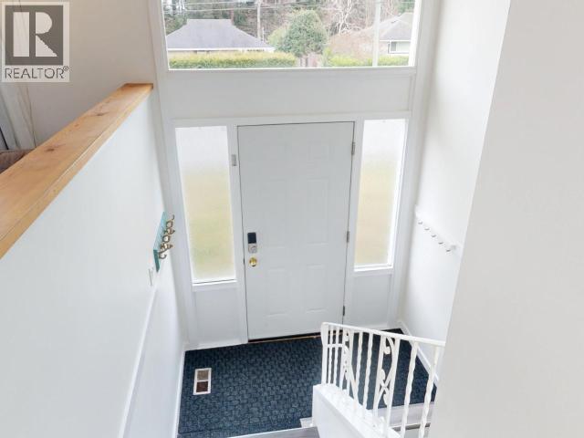 6635 DRAKE STREET, Powell River