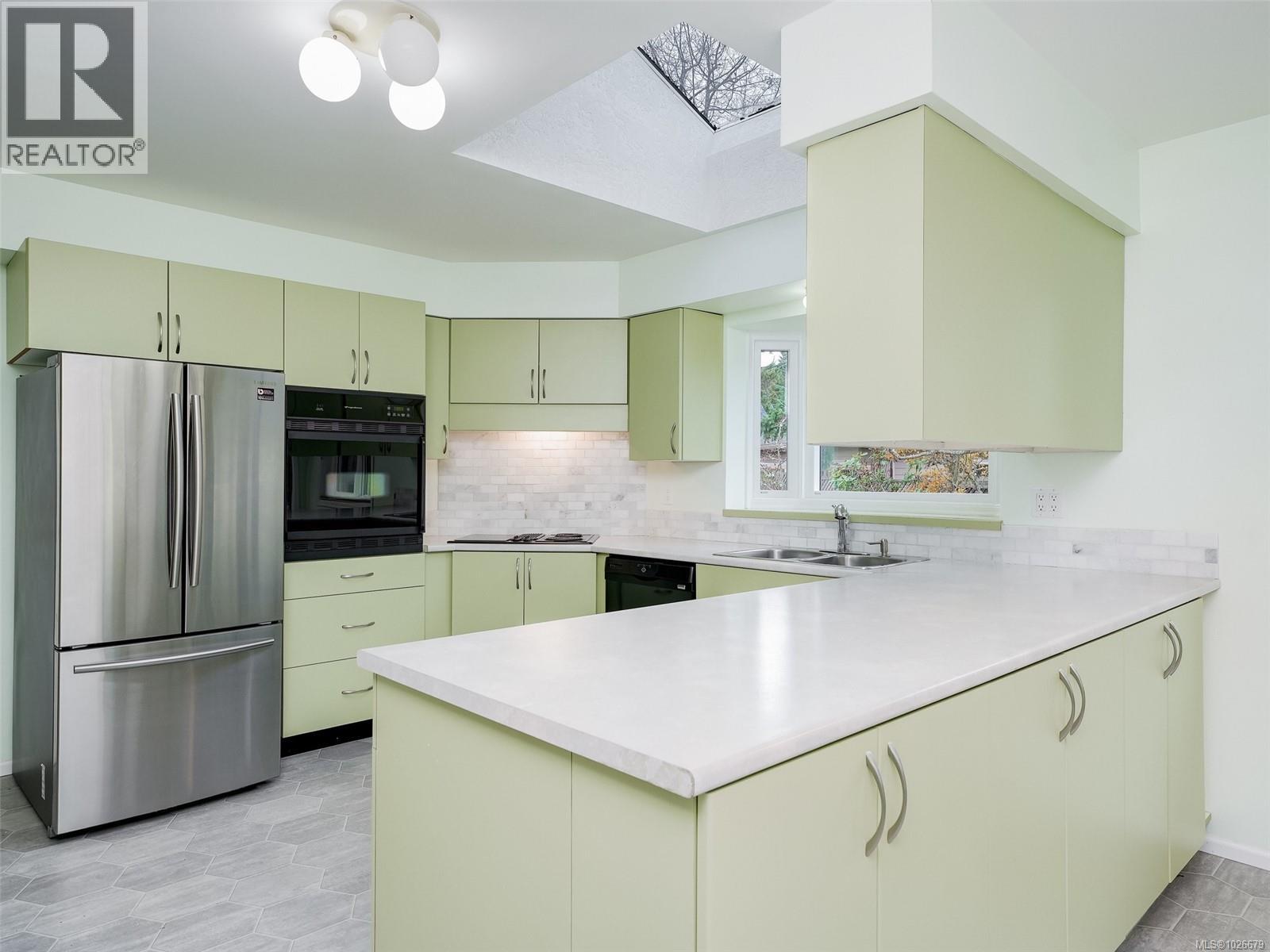 4220 Wakefield Pl, Saanich