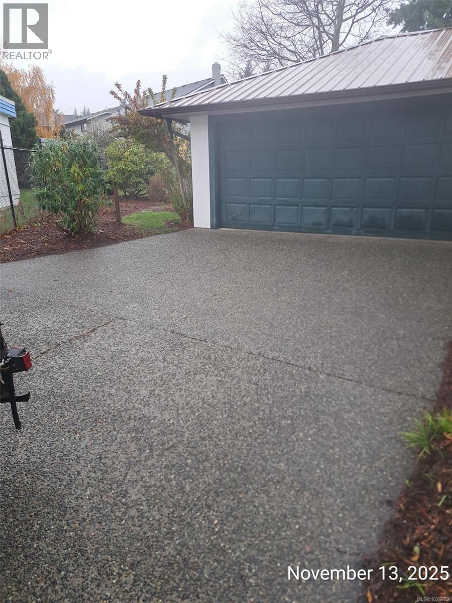 4220 Wakefield Pl, Saanich