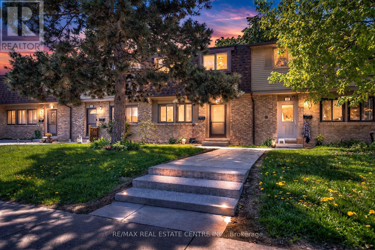 102 - 105 HANSEN ROAD N