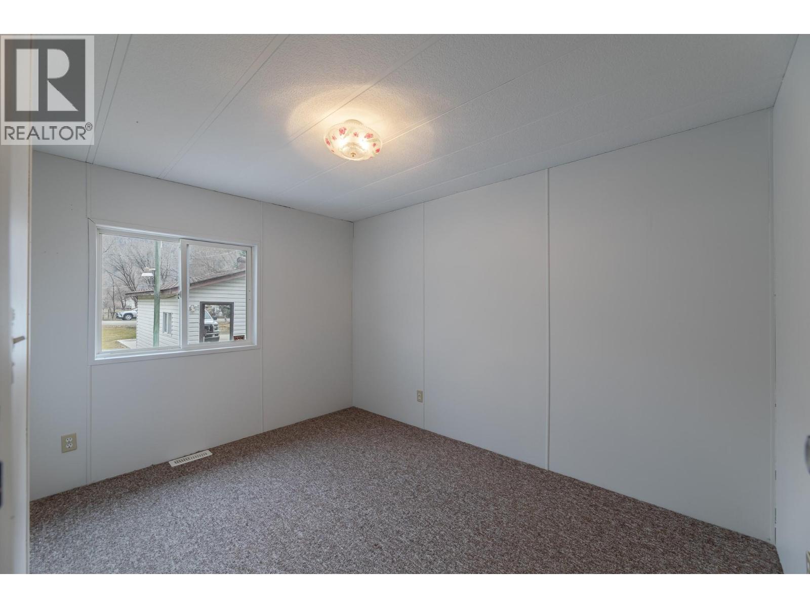 2096 Main Street, Cawston